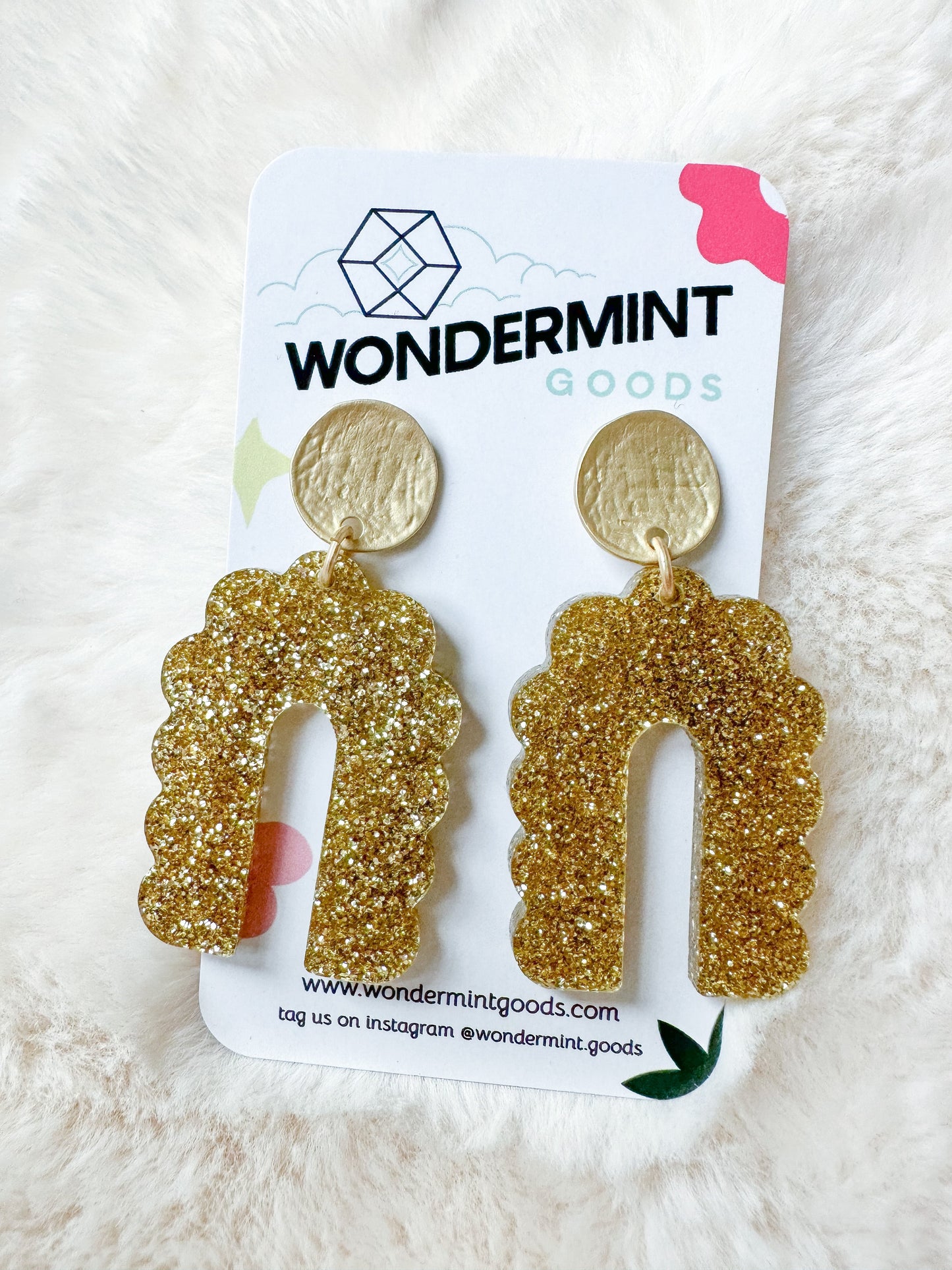 Everyday Scalloped Arch Earrings