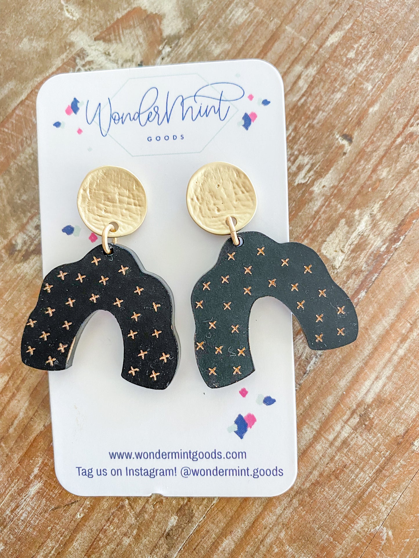 Frosted Scallop Arch X Earrings