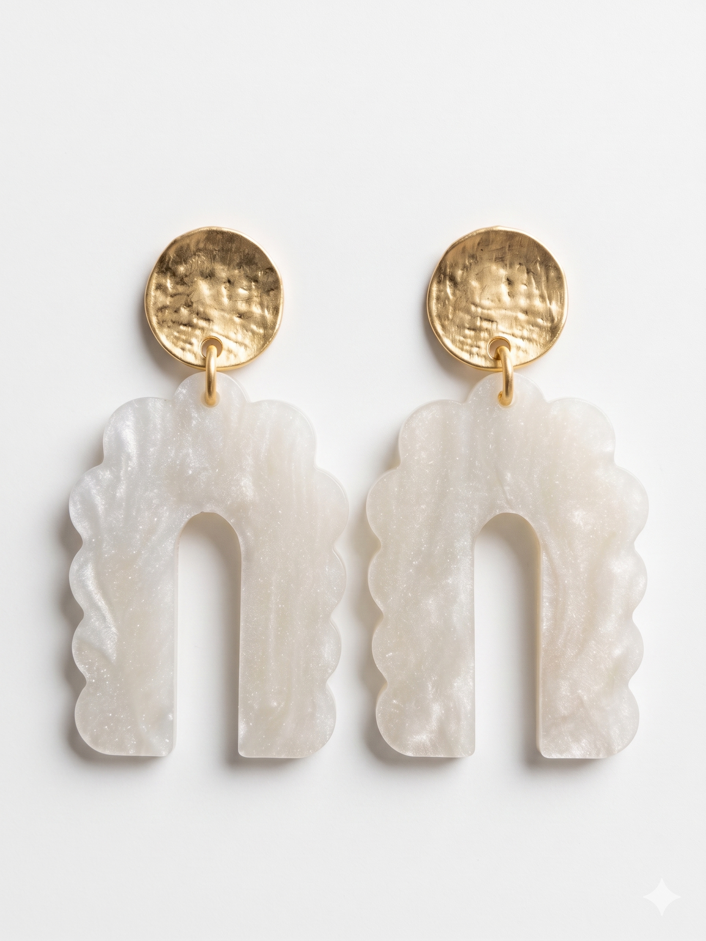 Everyday Scalloped Arch Earrings