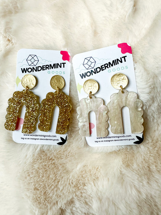 Everyday Scalloped Arch Earrings
