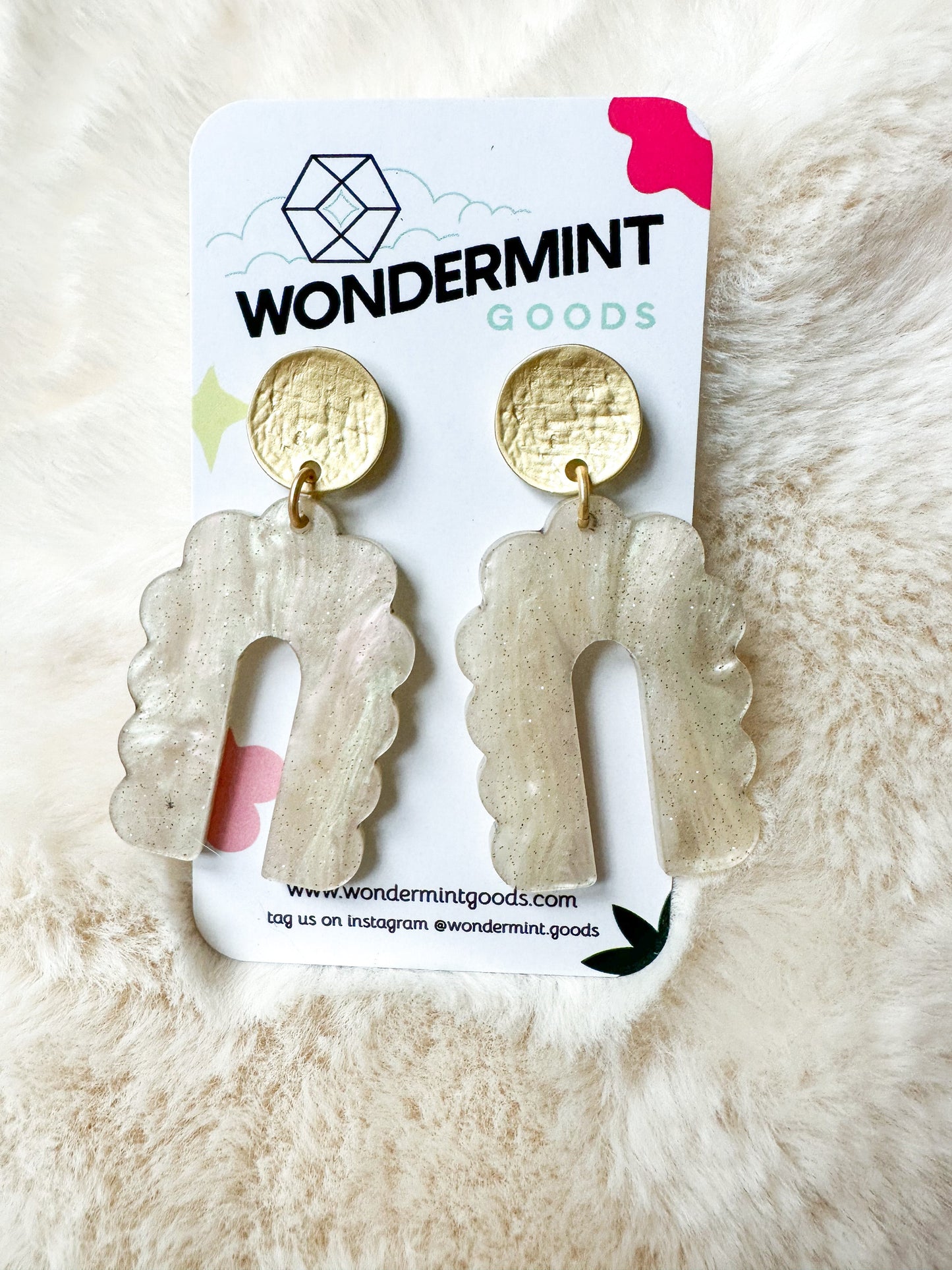 Everyday Scalloped Arch Earrings