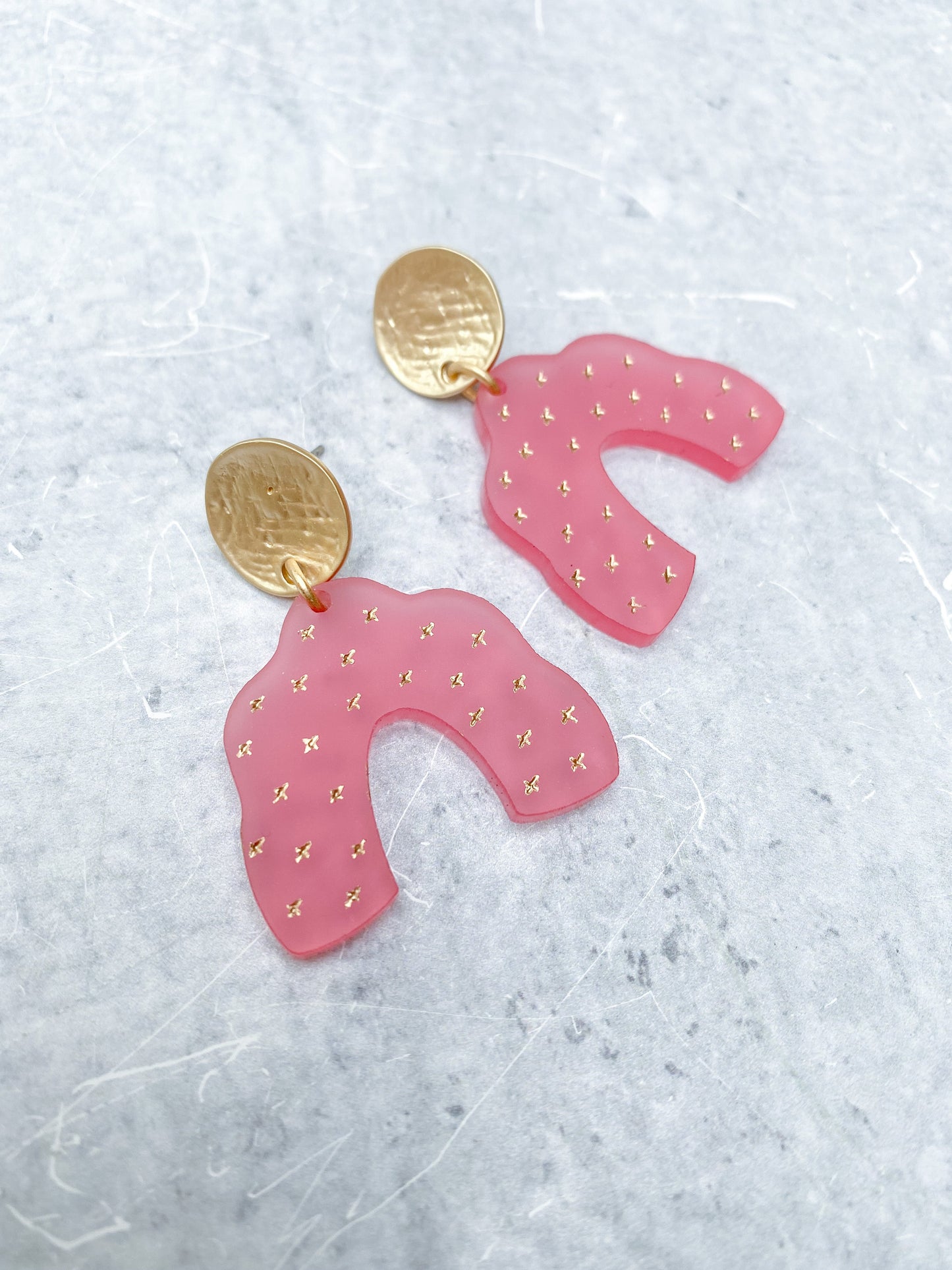 Frosted Scallop Arch X Earrings